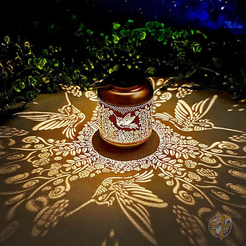 ハチドリ ソーラーランタン 屋外装飾 防水 吊り下げ式 ソーラーライト ハチドリ 金属製 鳥 装飾 LED ランタン 庭 パティオ 芝生 テーブルトップ 通路 風景 ガーデンデコレーション用 TIGGSY ティグシー