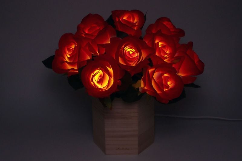 イルミネーションフラワー　ブーケアレンジメント　バラ（赤）9本セット　　木製花瓶付　　　　　　
