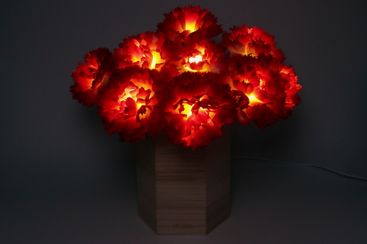 イルミネーションフラワー　ブーケアレンジメント　カーネーション（赤）9本セット　木製花瓶付