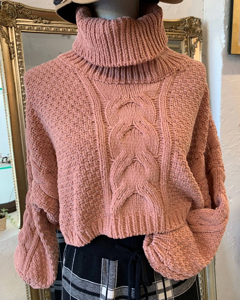 ショートハイネック ケーブルニット