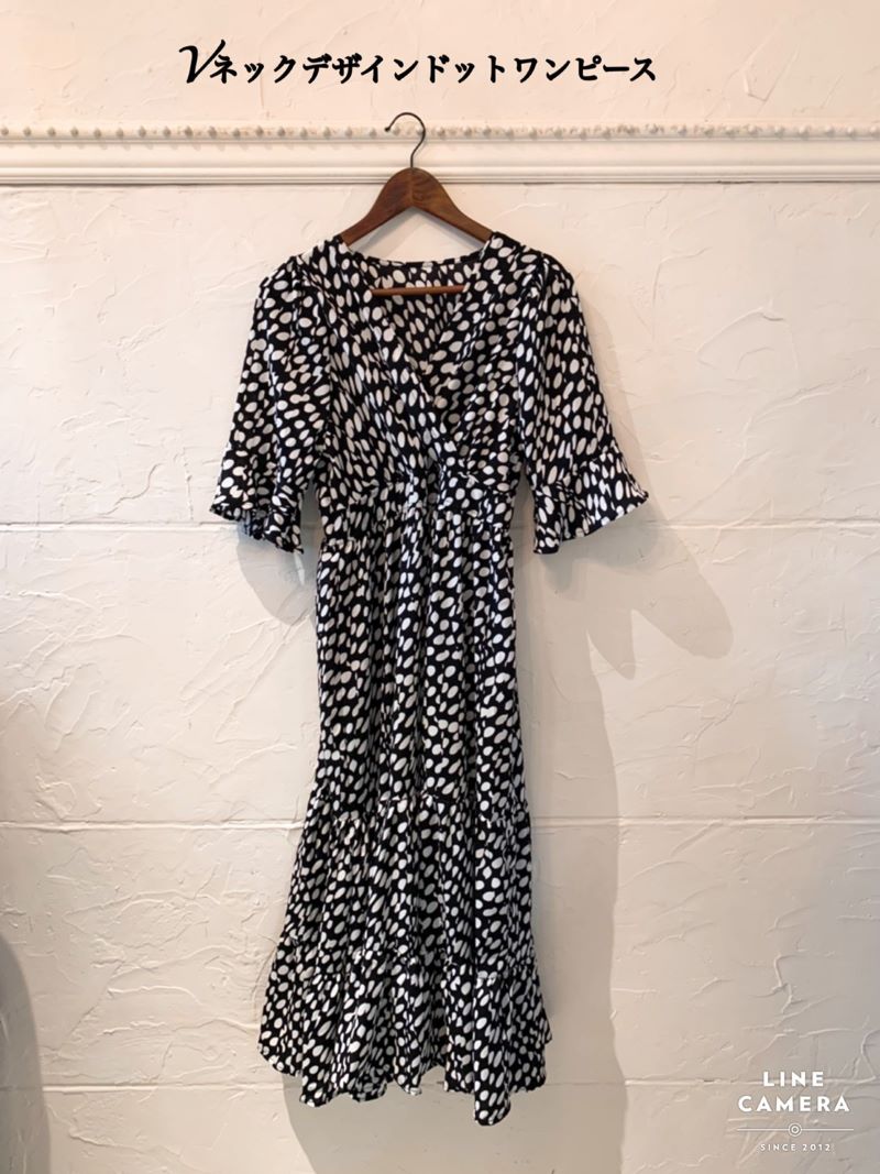 Vネックデザインドットワンピース