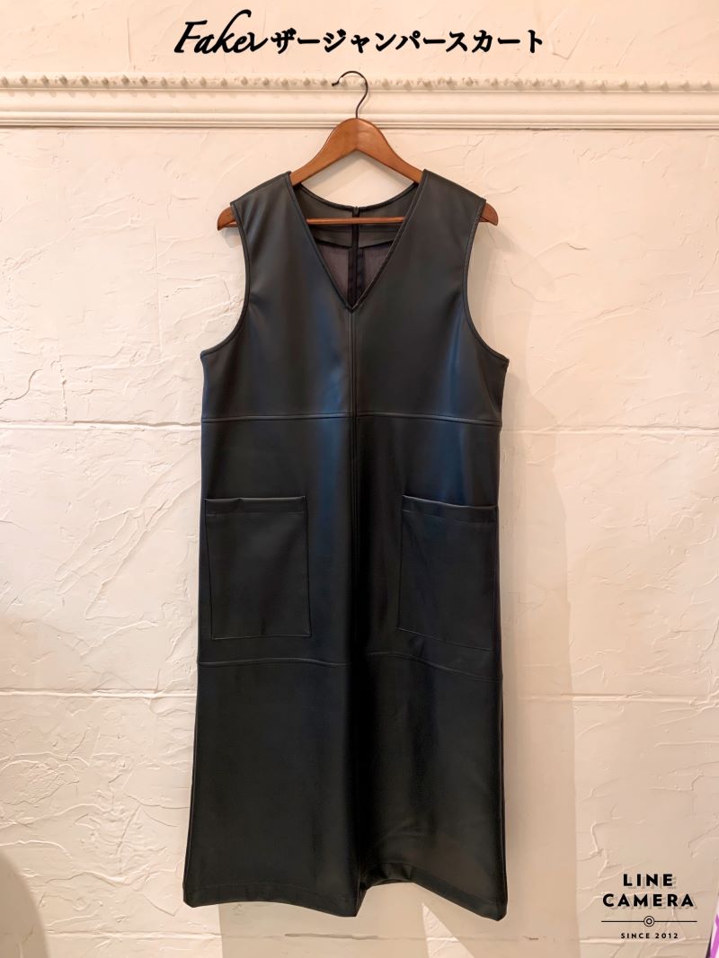 Fakeレザージャンパースカート