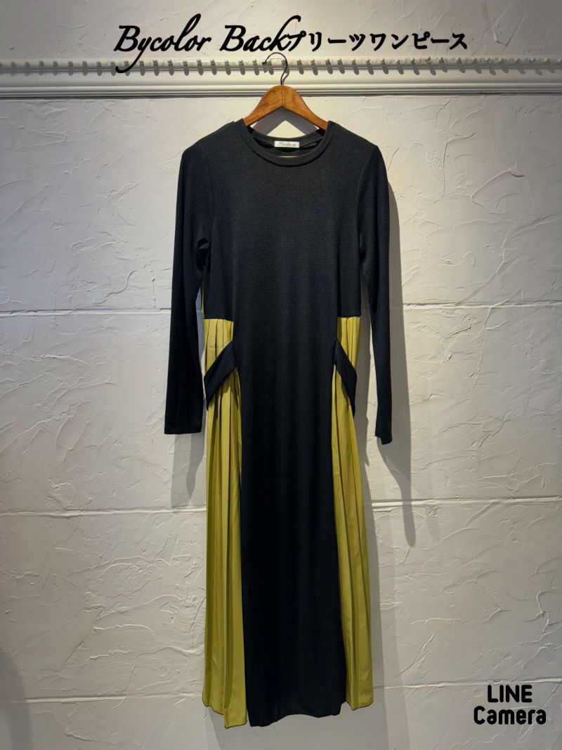BycolorBackプリーツワンピース
