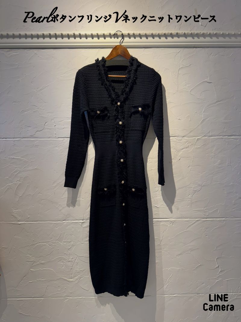 PearlボタンフリンジVネックニットワンピース