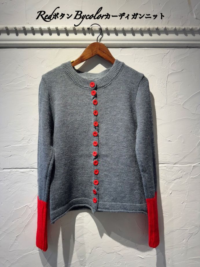 Redボタンカーディガンニット