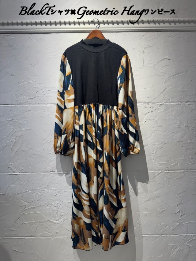 BlackTシャツ×GeometricHangワンピース