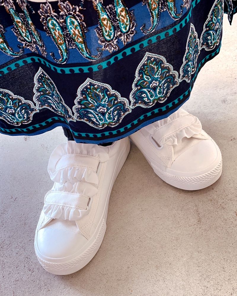 フリルスニーカー