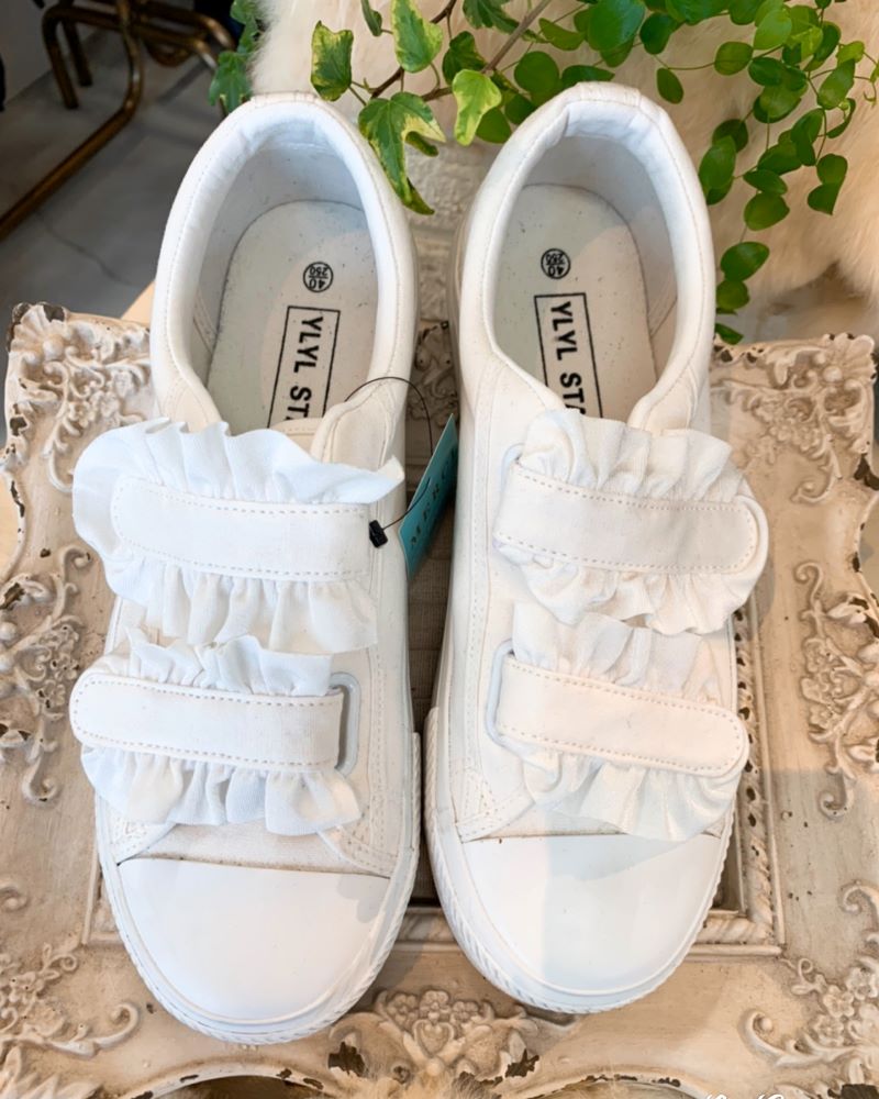 フリルスニーカー