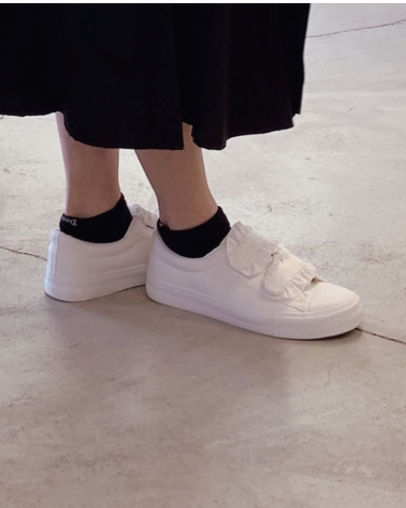 フリルスニーカー