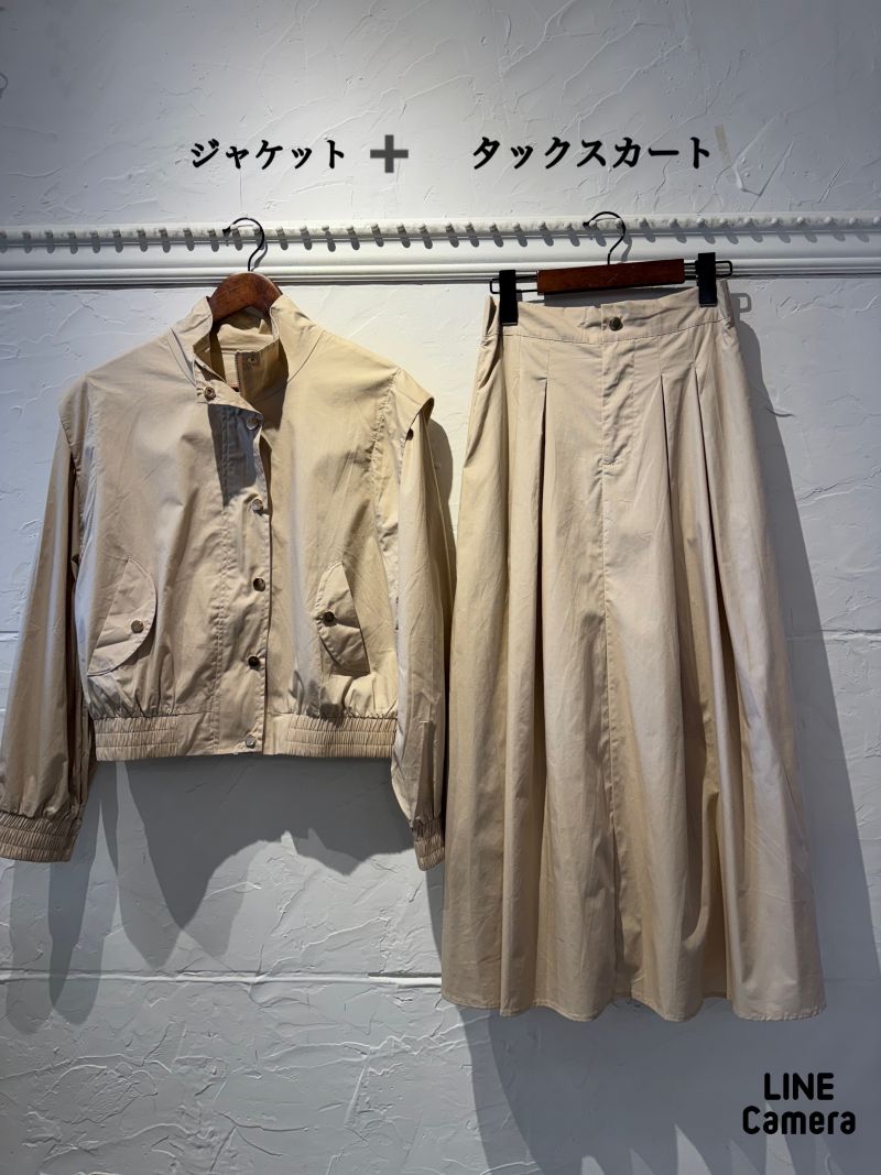 GoldボタンJacket+タックチノスカート