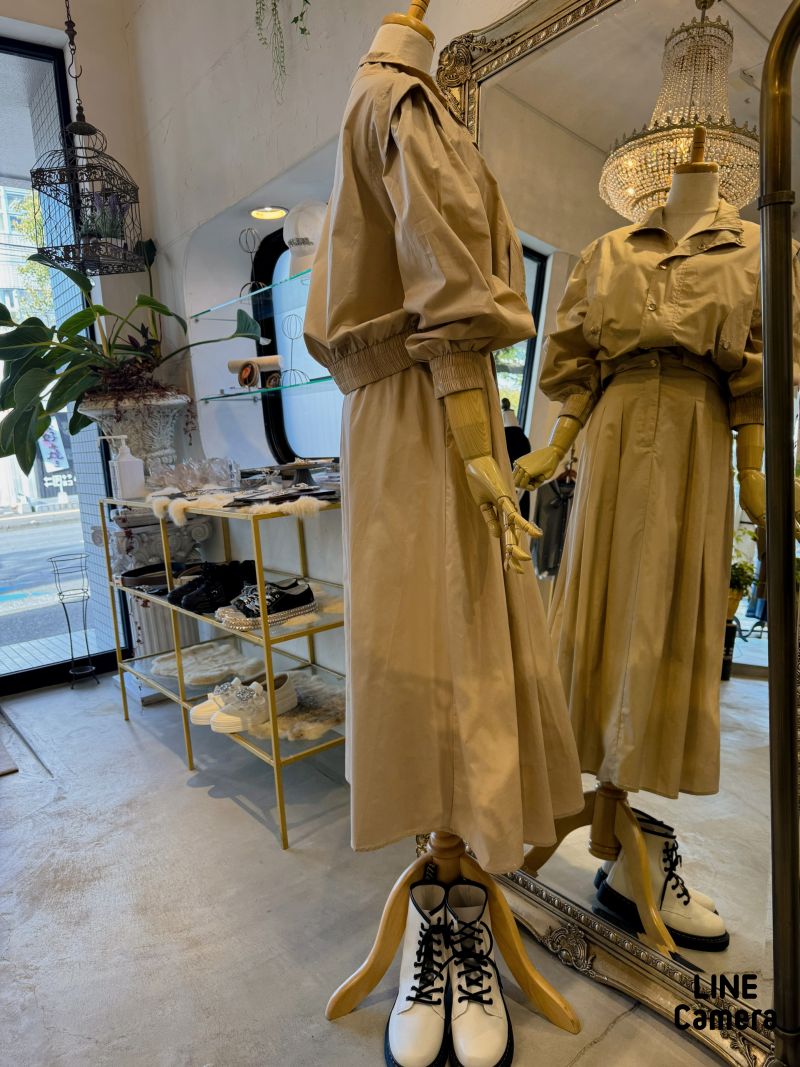 GoldボタンJacket+タックチノスカート