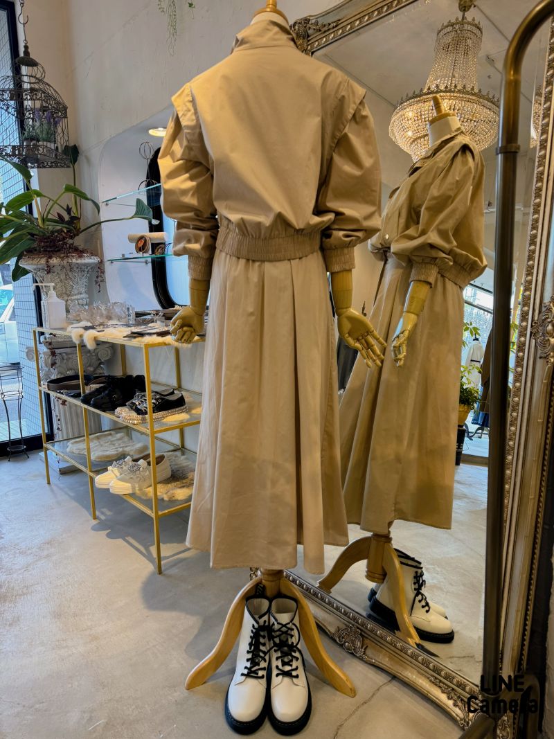 GoldボタンJacket+タックチノスカート