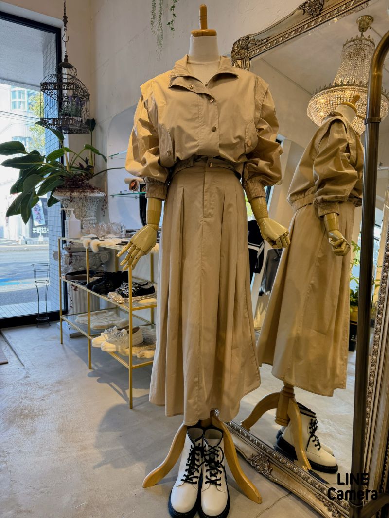 GoldボタンJacket+タックチノスカート