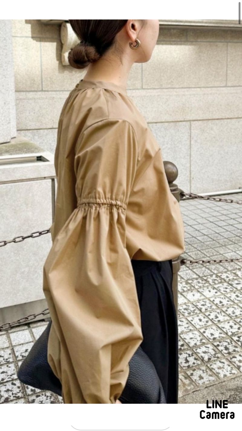 ShapeバルーンSleeveブラウス