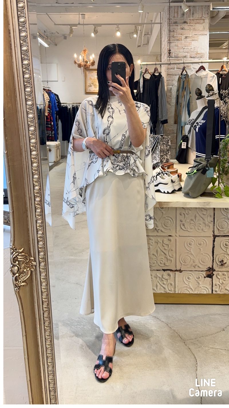 ChainHangケープカットソー+ベルト+サテンスカート3点Set