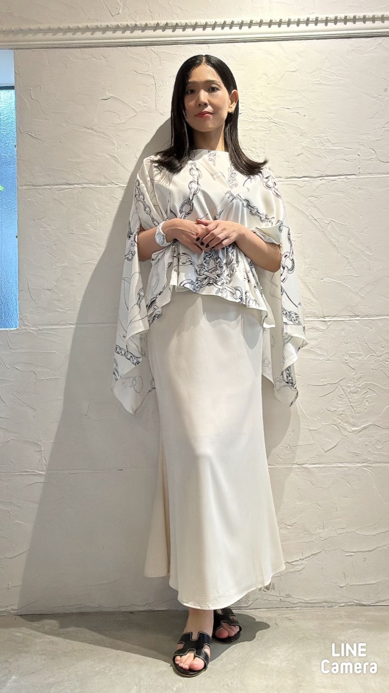 ChainHangケープカットソー+ベルト+サテンスカート3点Set