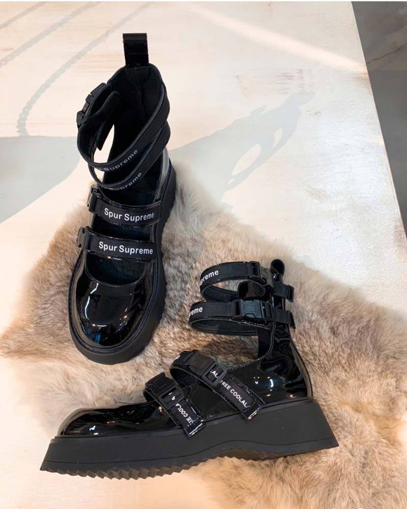 Letter Beltデザインシューズ