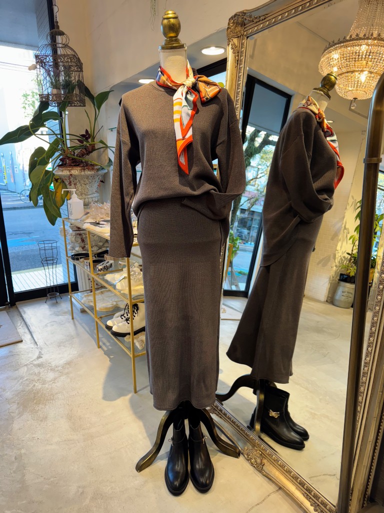 Asymmetryニット+ニットスカートSetup