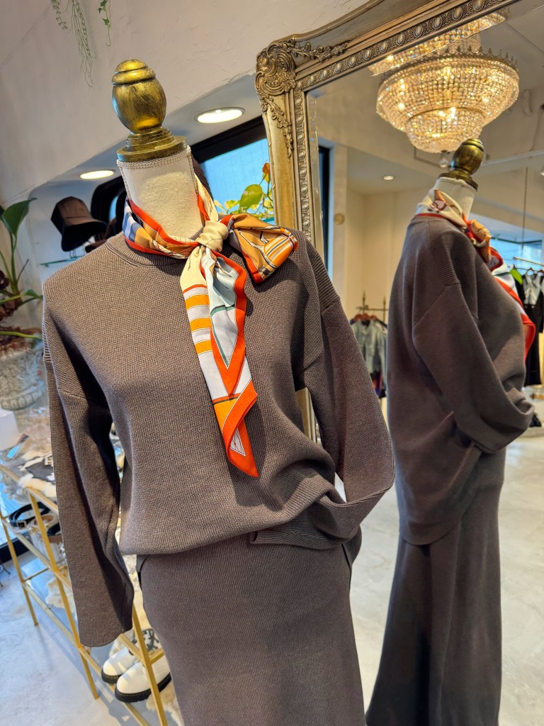 Asymmetryニット+ニットスカートSetup