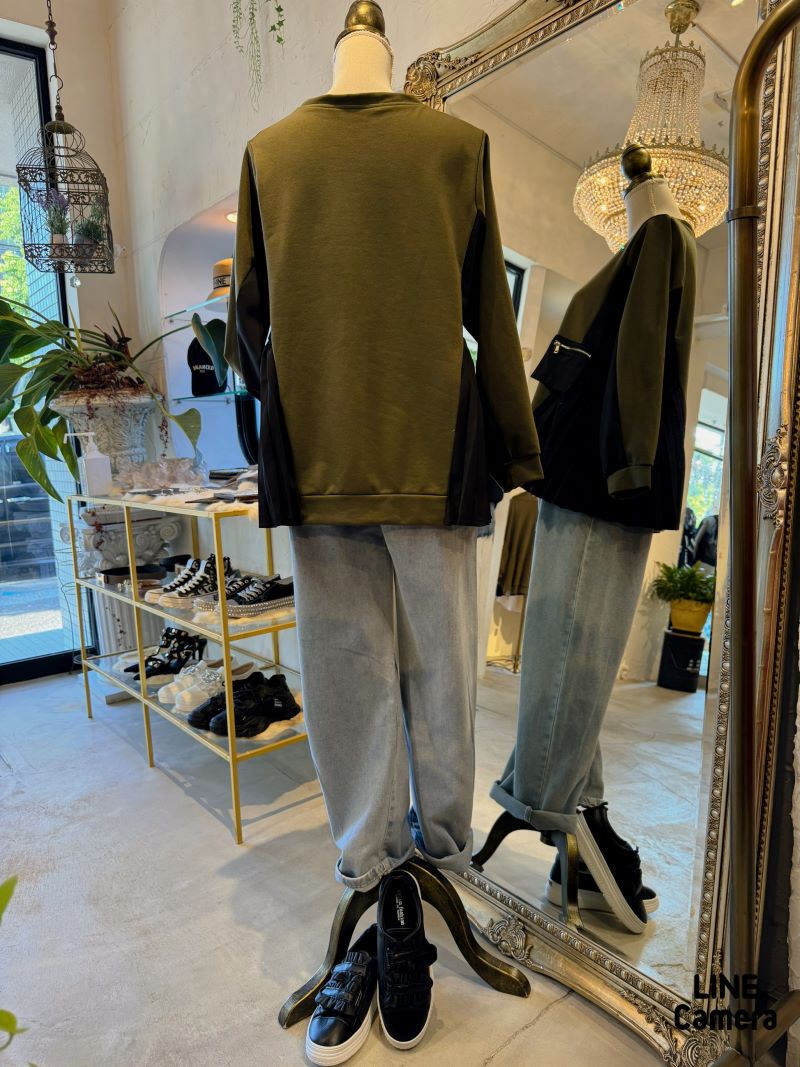 SideプリーツZipperTシャツ