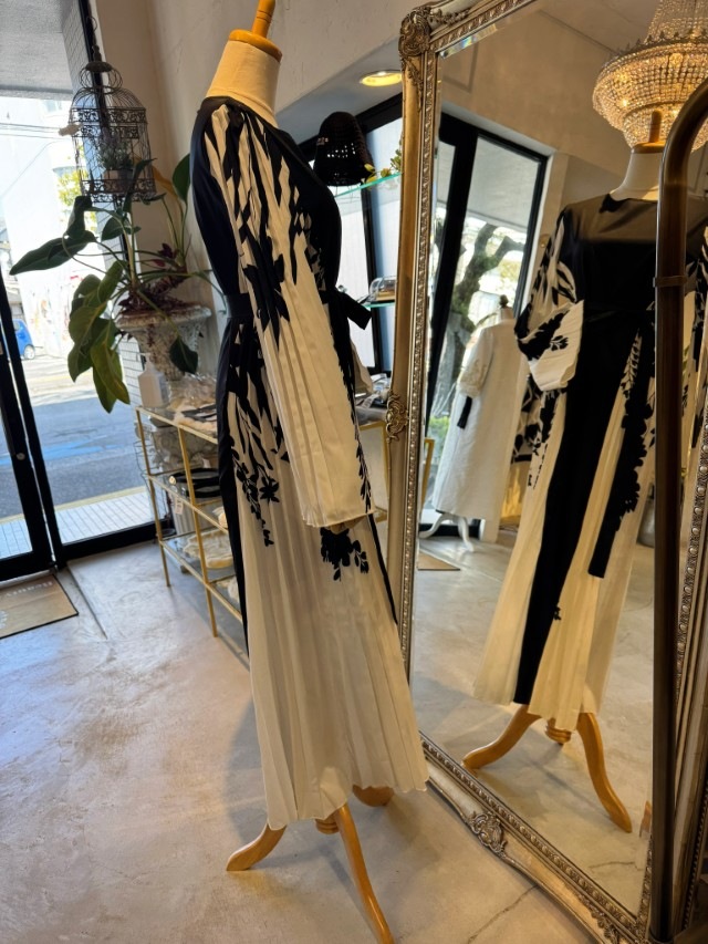 SideプリーツMonotoneHangワンピース