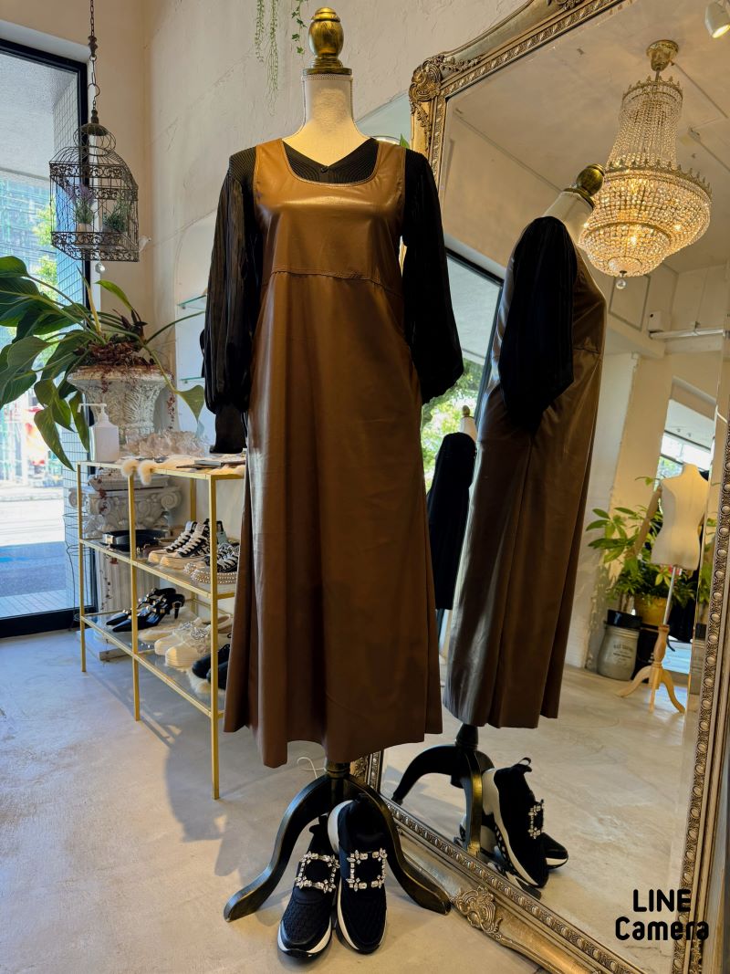 Fakeレザージャンパースカート