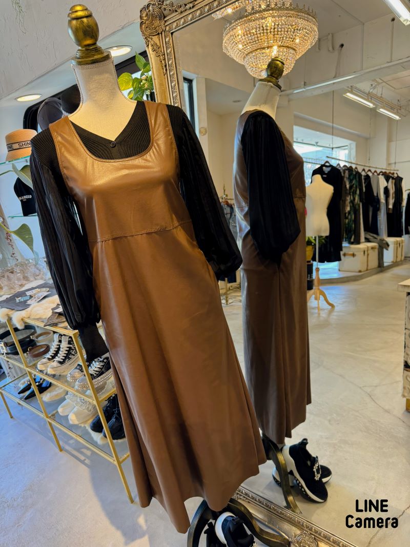 Fakeレザージャンパースカート