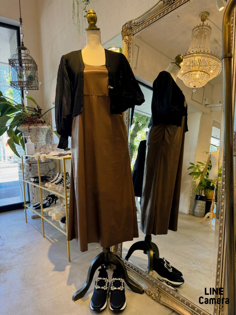 Fakeレザージャンパースカート