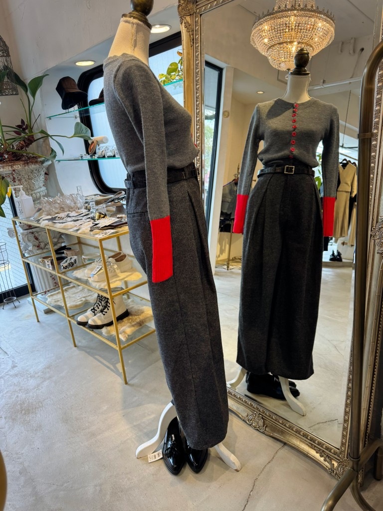 Redボタンカーディガンニット