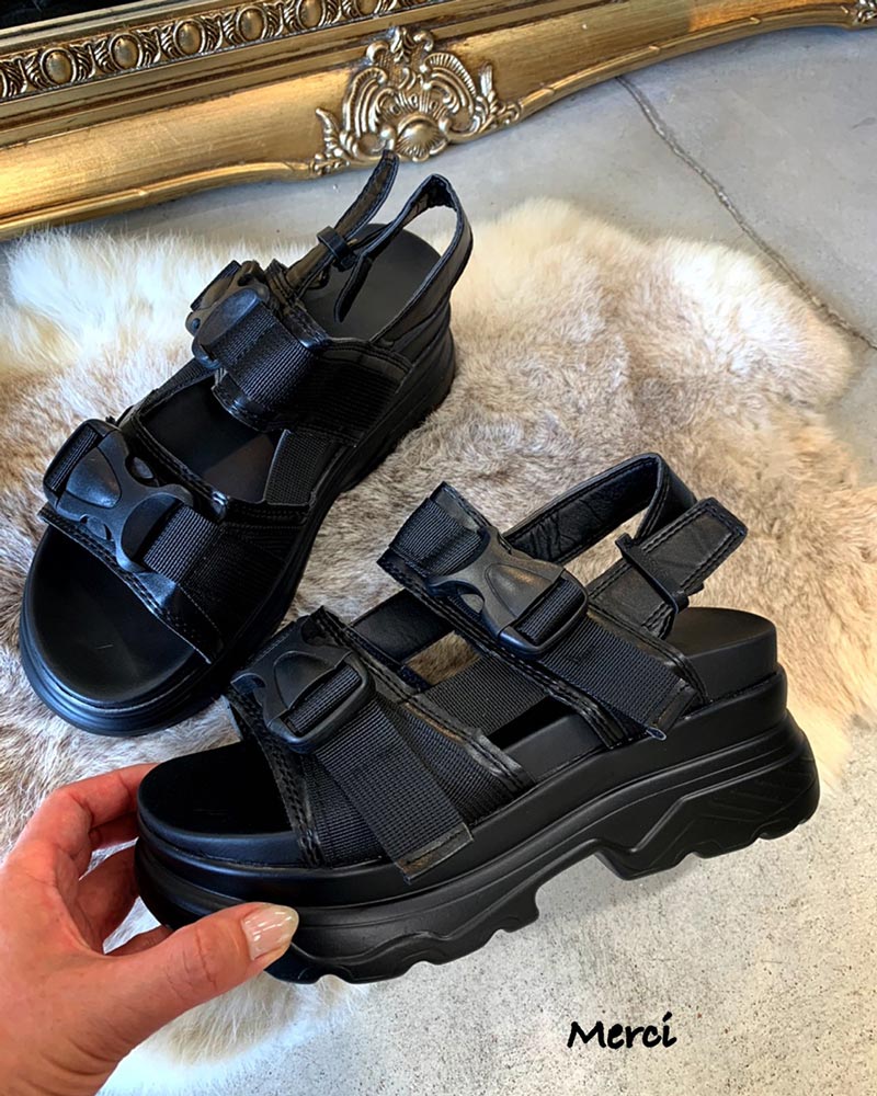 2Beltデザインサンダル