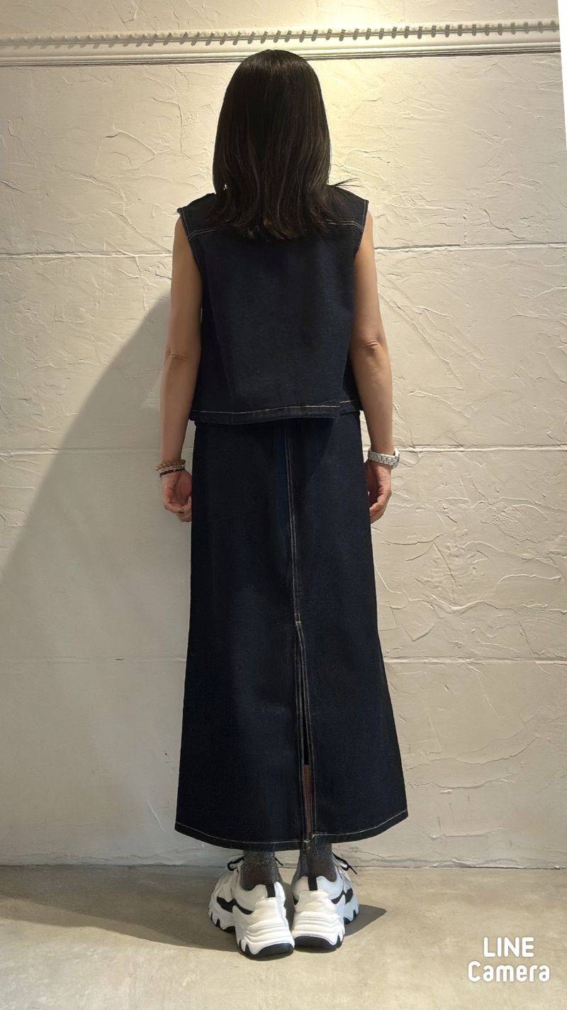 Denimベスト＋Denimタイトスカート