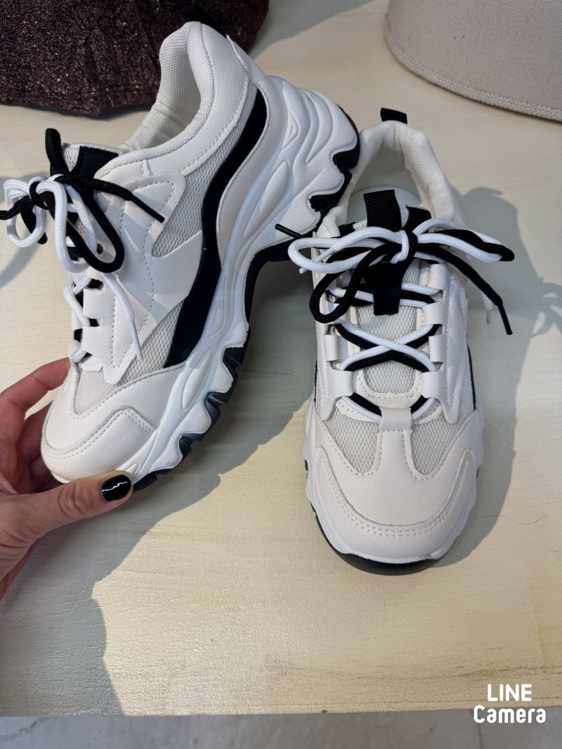 TwoColorRibbonスニーカー