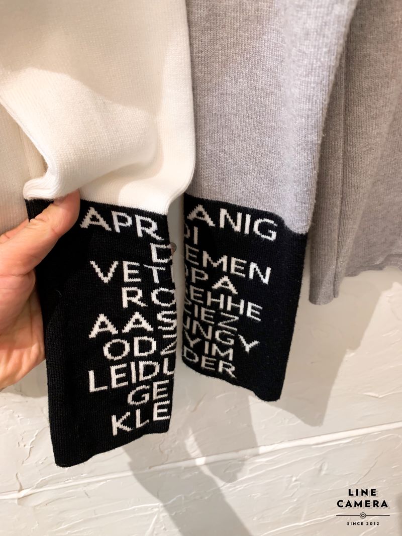 HighネックLetterニット