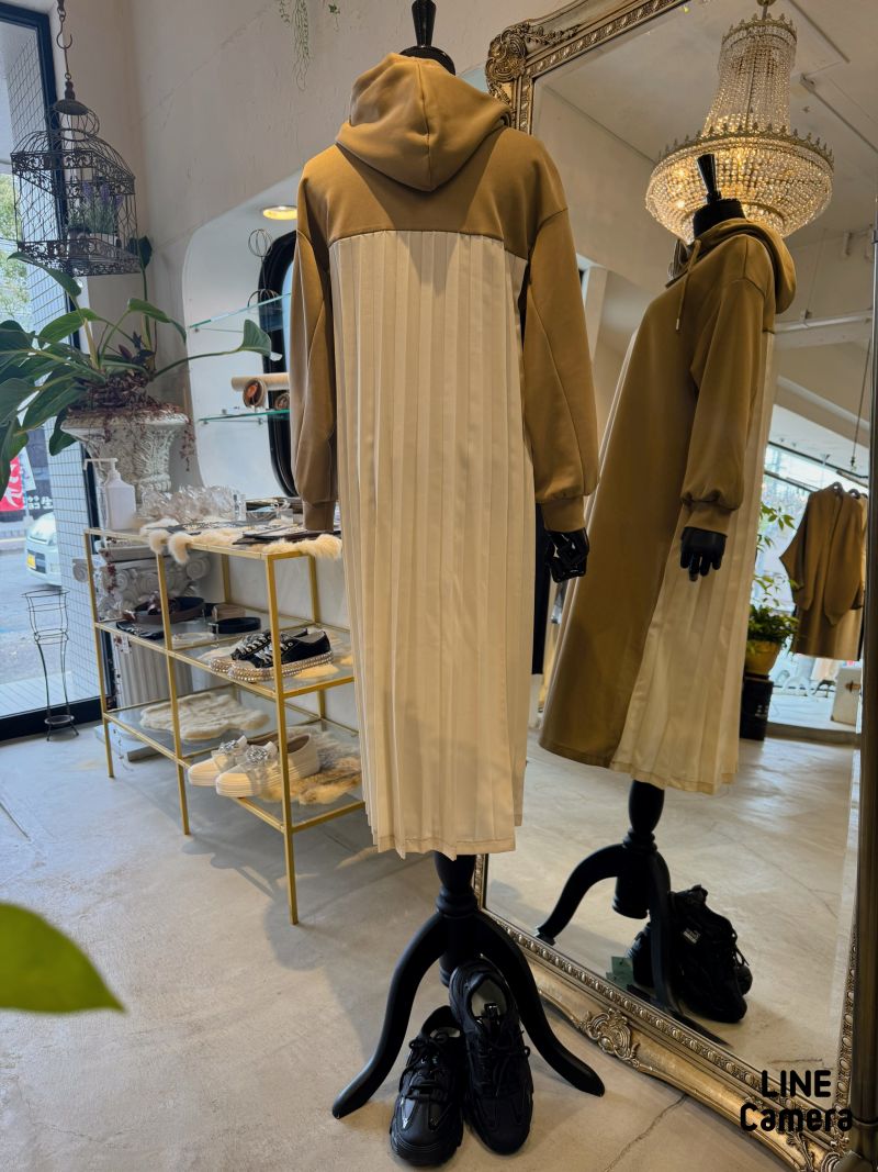 Backプリーツフードスウェットワンピース