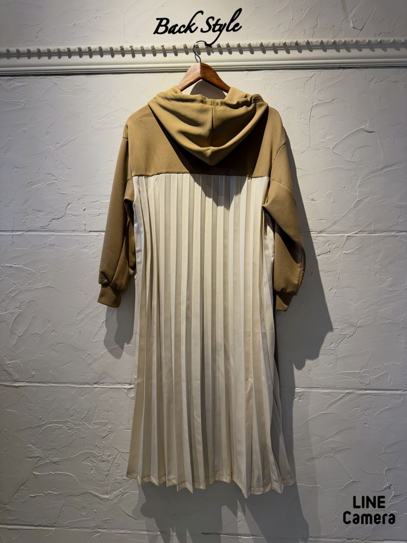 Backプリーツフードスウェットワンピース