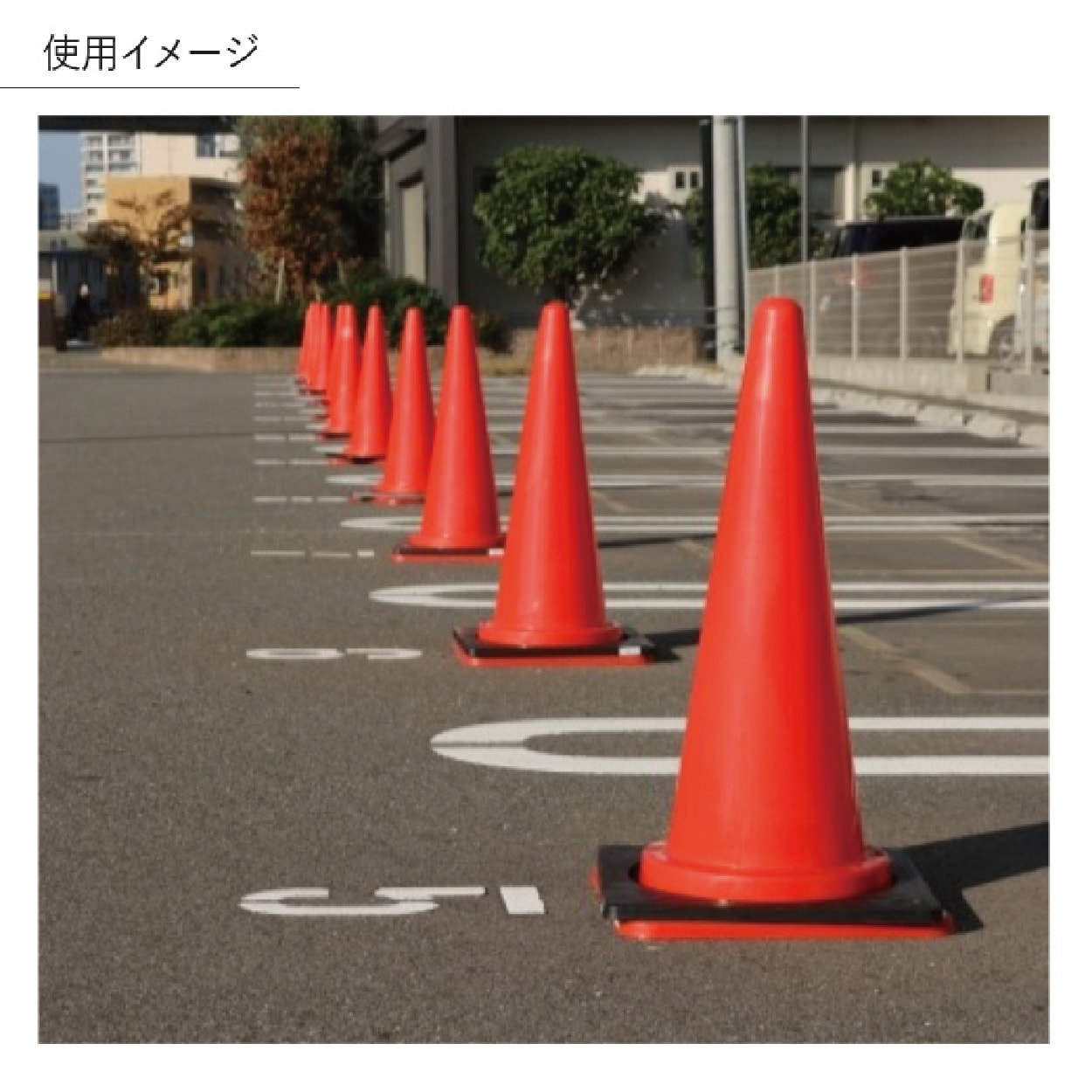 赤いガラス製コーン型グラス 58659ea5754331dd56d99bcb13c8b1