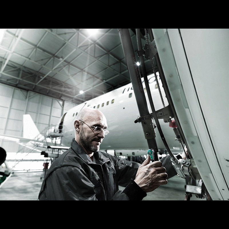 8000 A Zyklop Speed Black Edition 1/4