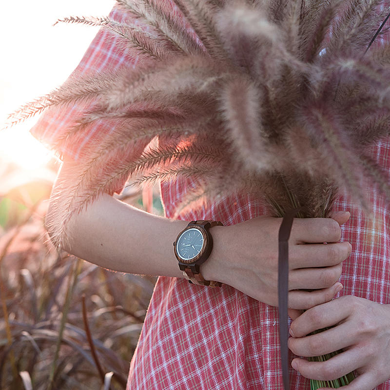 【クオーツ式 カレンダー機能付き】 レディース 木製腕時計