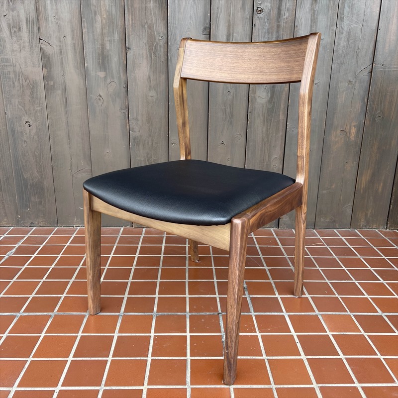 ダイニングチェア カリッジマーケット チーク材 イタリーノアーム　スタッズ　① ダイニングチェア カリッジマーケット チーク材 イタリーノアーム