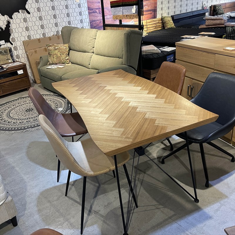 キアラ ヘリンボーン柄ダイニングテーブル | テーブル,ダイニング