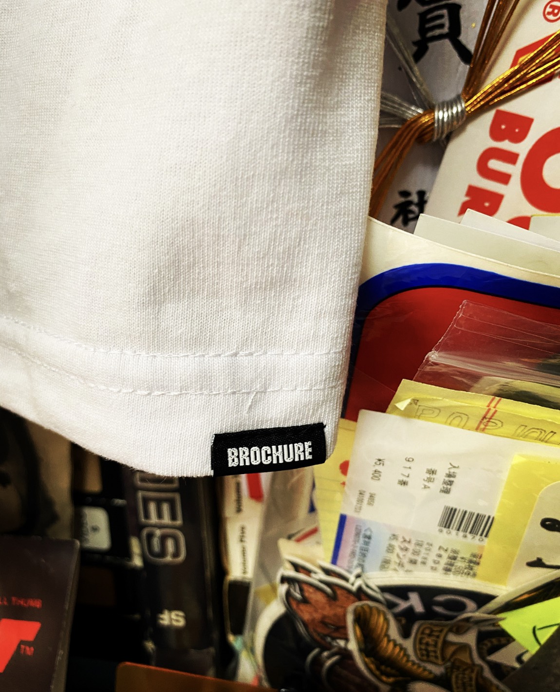 BROCHURE BOOK LOGO TEE