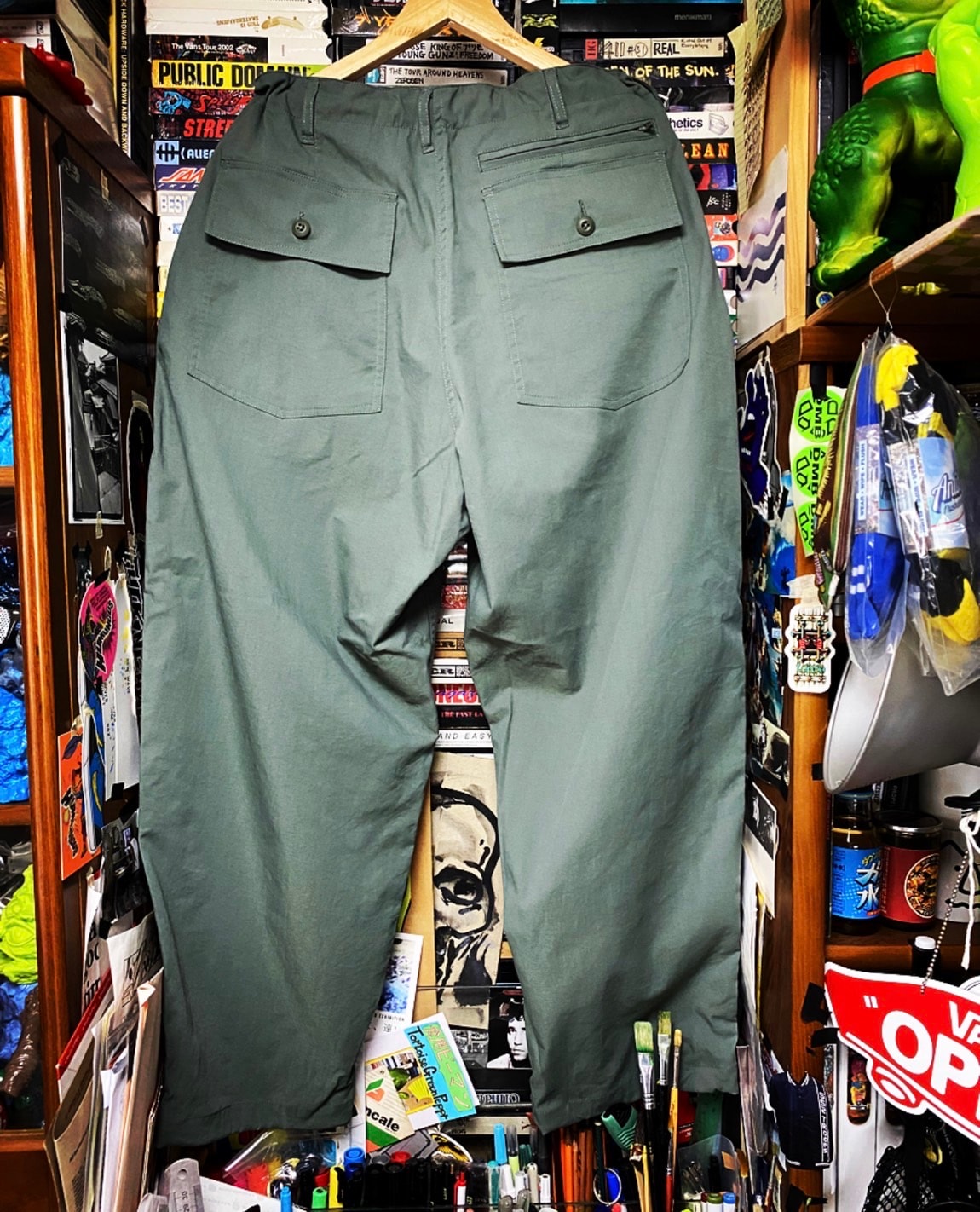 BROCHURE STRONG FATIGUE PANTS