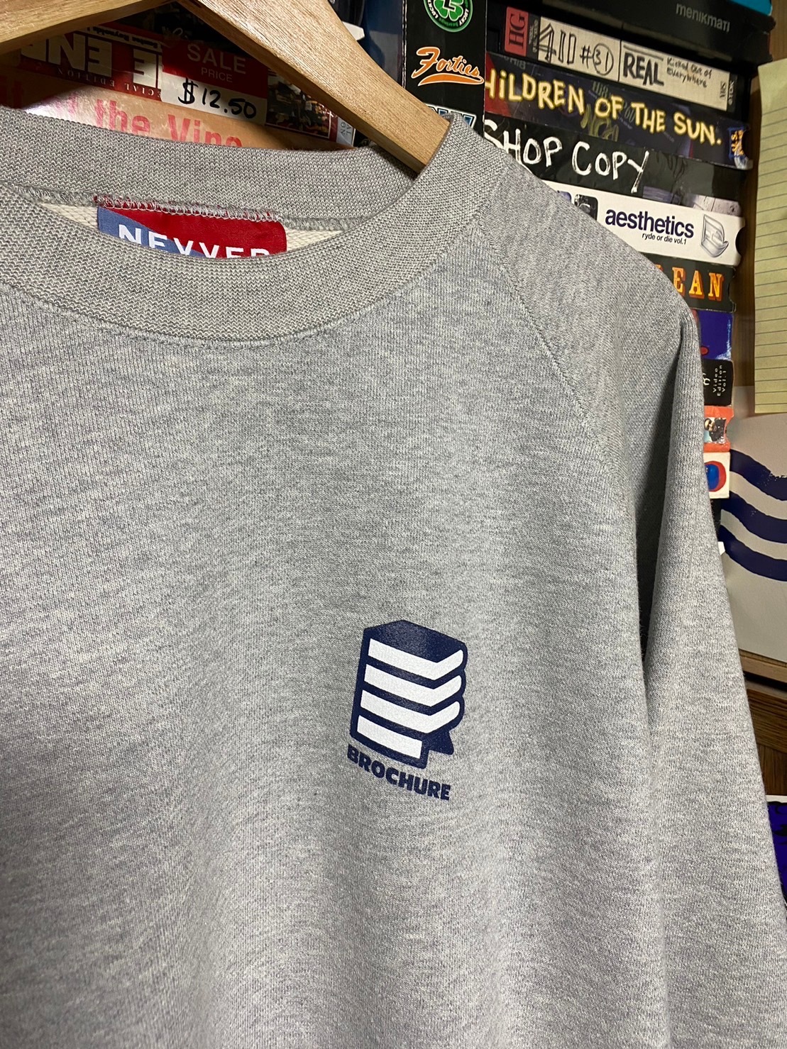 nevver �� BROCHURE CREW