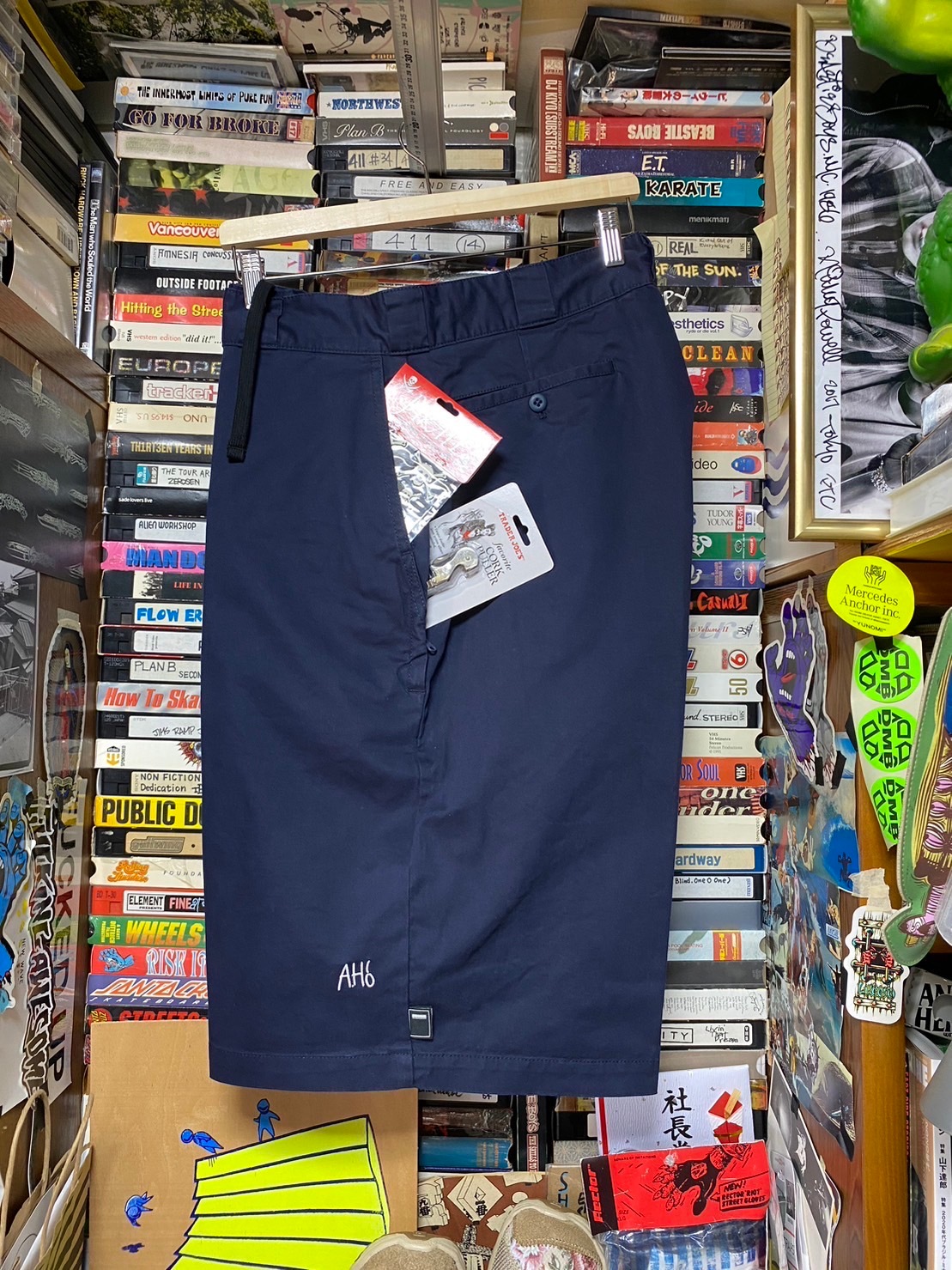 BROCHURE BIG CHINO SHORTS A.H