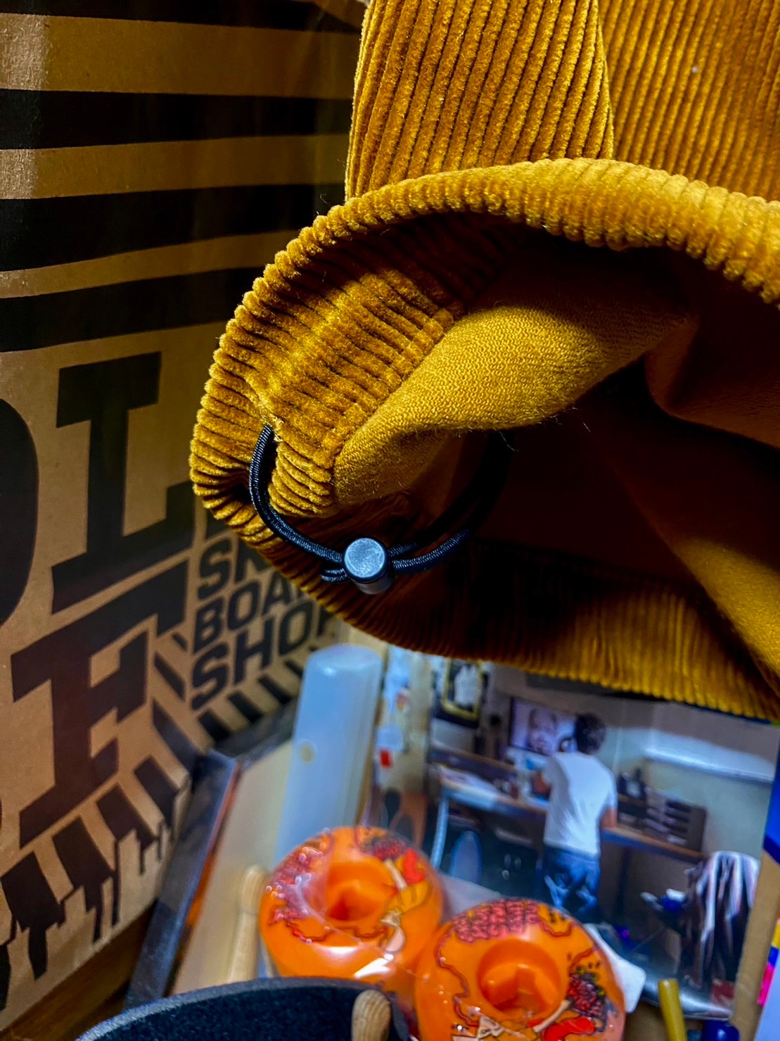 brochure CORD EASY PANTS