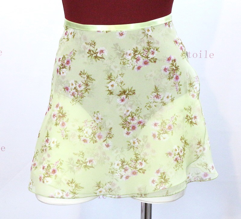 trienawearのスカート定価５２８０円の組み合わせもあります