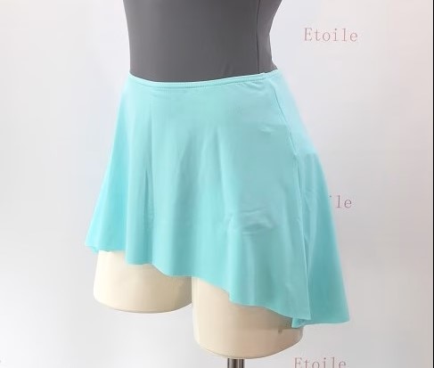 同じ色のGRISHKOスカートです