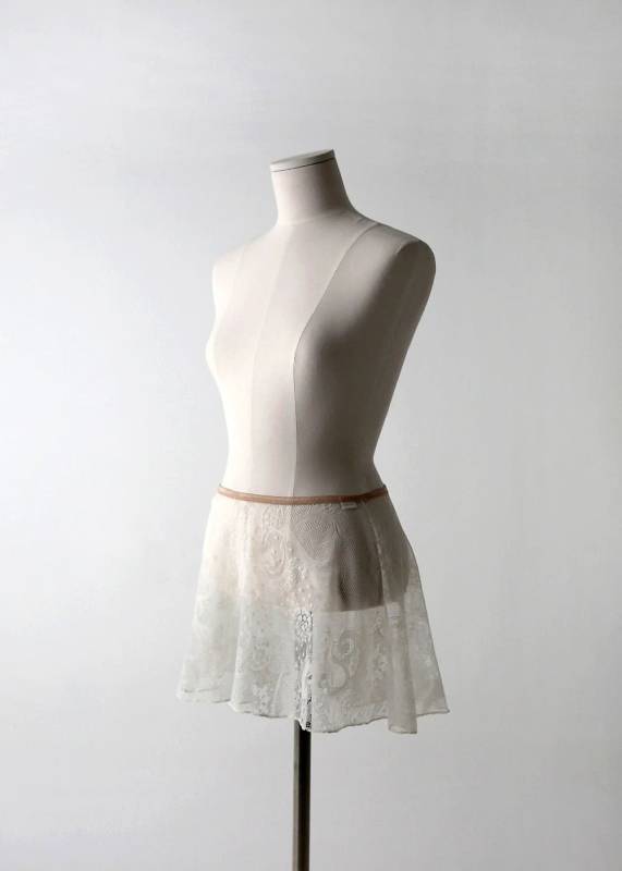 LEVDANCE 　grace antique lace skirt　ショート丈　ホワイト