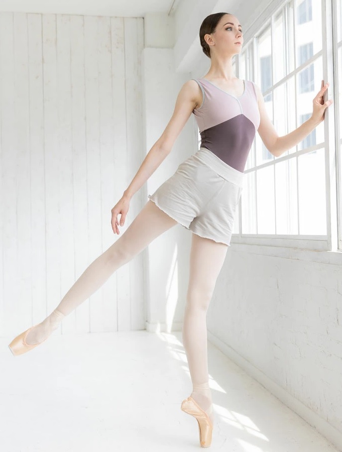 クロワゼvol.75p16掲載商品！太ももほっそり！ウエスト部分はすっきり！フレアパンツ