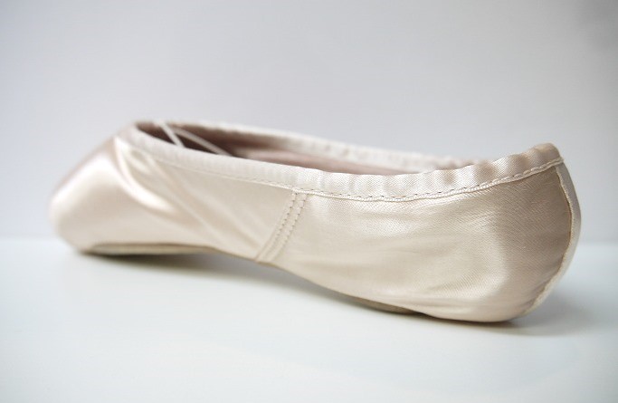 Ava Pointe Shoe with #2.5 Shank and Broad Toe Box | Capezio®